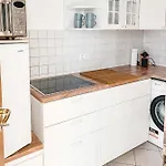 Schoene Wohnung, Eigene Terrasse, Privater Parkplatz, Wi-fi, Waschmaschine, 3p Apartment