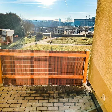 Schoene Wohnung, Eigene Terrasse, Privater Parkplatz, Wi-fi, Waschmaschine, 3p Apartment Chemnitz