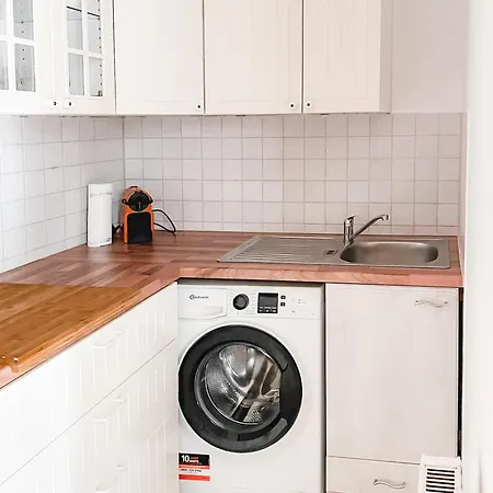 Schoene Wohnung, Eigene Terrasse, Privater Parkplatz, Wi-fi, Waschmaschine, 3p