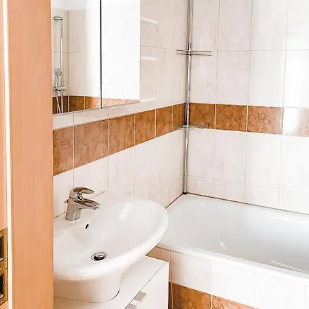 Schoene Wohnung, Eigene Terrasse, Privater Parkplatz, Wi-fi, Waschmaschine, 3p *