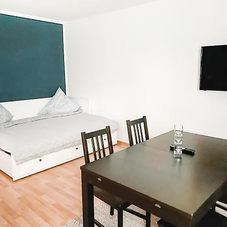 Schoene Wohnung, Eigene Terrasse, Privater Parkplatz, Wi-fi, Waschmaschine, 3p Apartmán Chemnitz (Saská Kamenice)