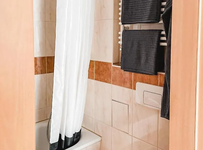 Schoene Wohnung, Eigene Terrasse, Privater Parkplatz, Wi-fi, Waschmaschine, 3p Appartamento